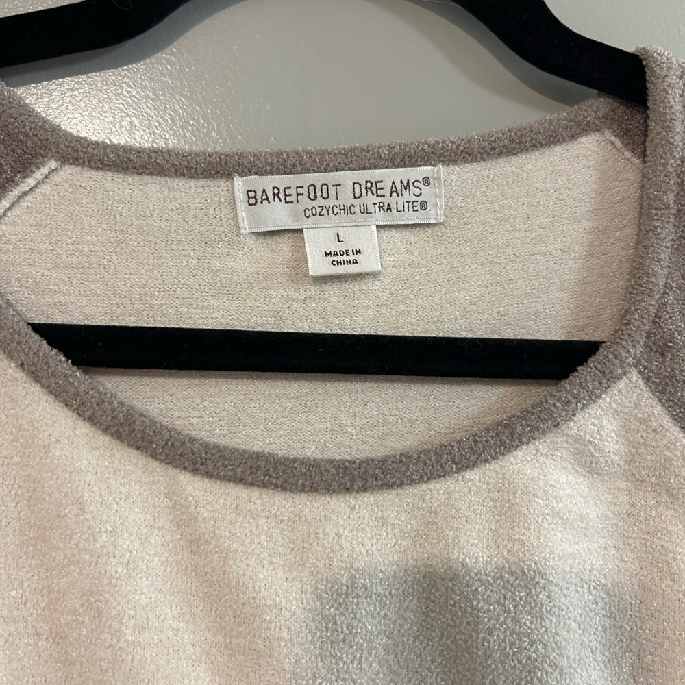 Barefoot Dreams Cream & Taupe Raglan Short Sleeve Top - Picture 2 of 5